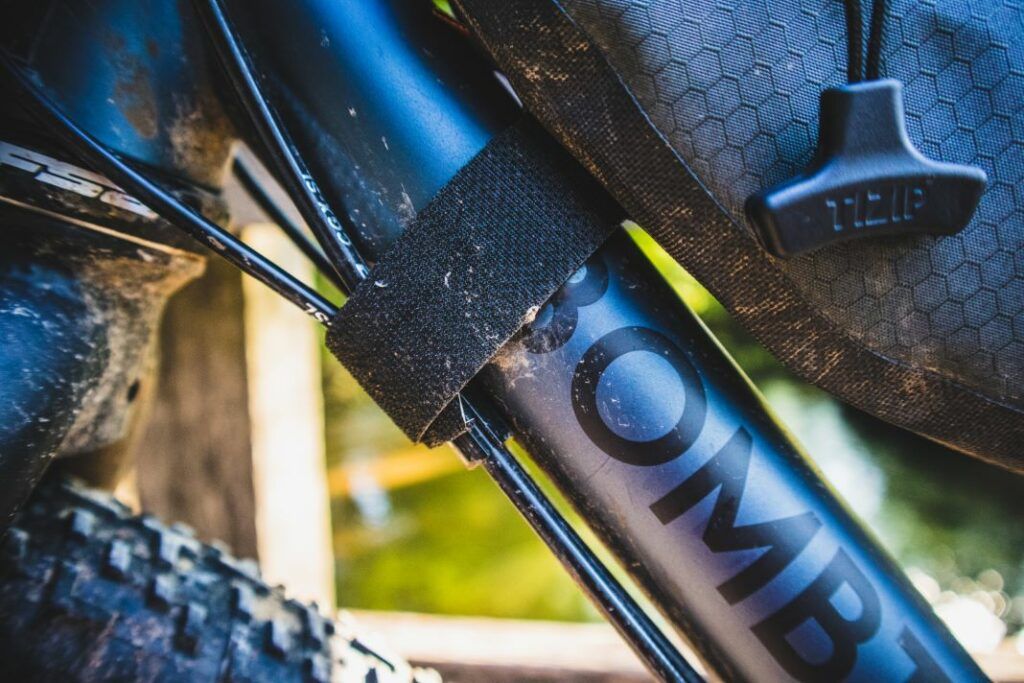 Ortlieb frame-pack toptube rahmentasche klettverschluss am unterrohr