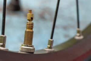 Bicycle valves types: what are they? Sclaverand valve, Dunlop valve and Schrader valve